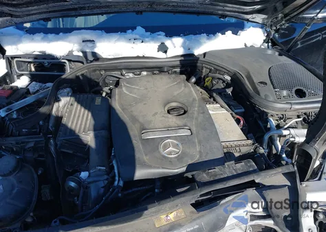 2017 Mercedes-Benz E 300 4Matic z USA, uszkodzony, nr VIN WDDZF4KB5HA047063